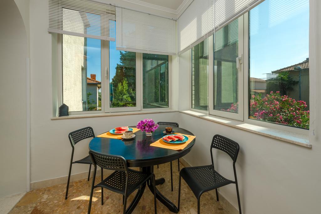 Garden Apartment Kaštela Стая снимка