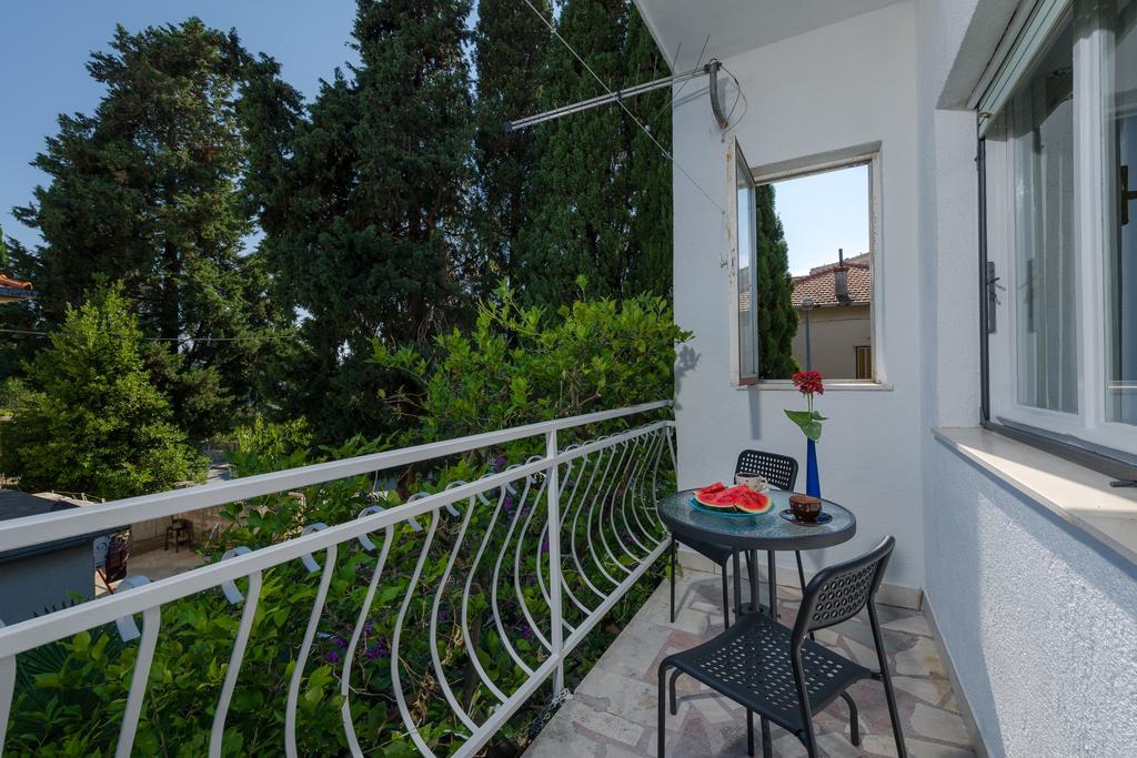 Garden Apartment Kaštela Стая снимка