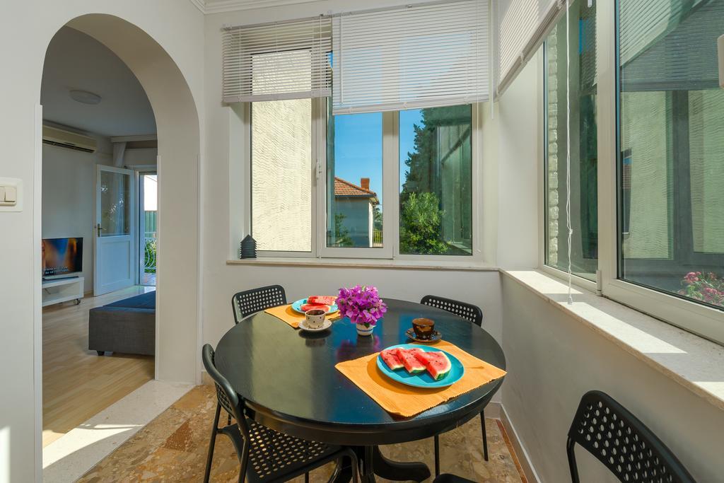 Garden Apartment Kaštela Стая снимка