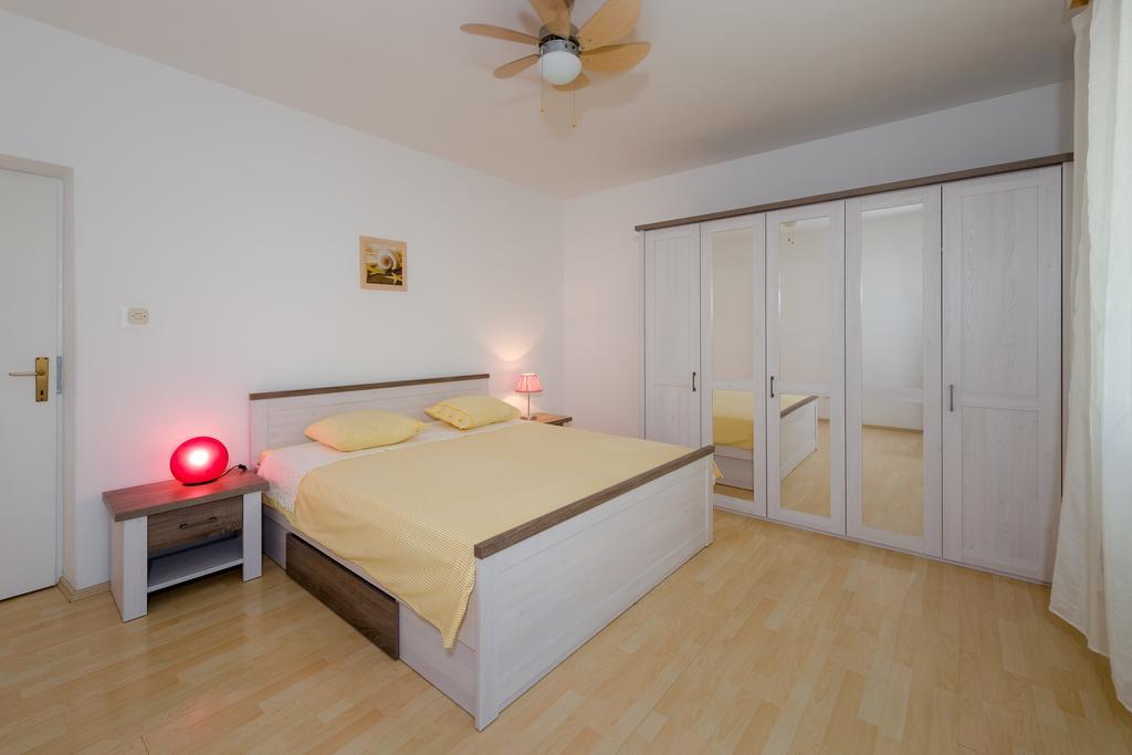 Garden Apartment Kaštela Стая снимка