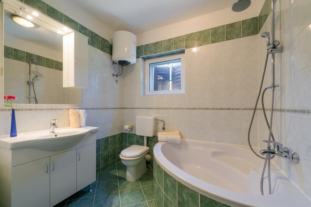 Garden Apartment Kaštela Стая снимка