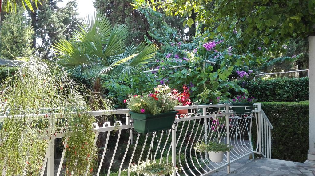Garden Apartment Kaštela Екстериор снимка