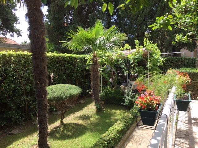 Garden Apartment Kaštela Екстериор снимка