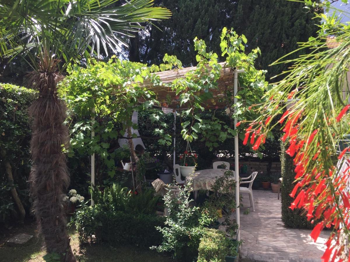 Garden Apartment Kaštela Екстериор снимка
