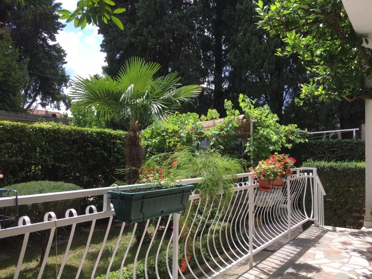 Garden Apartment Kaštela Екстериор снимка